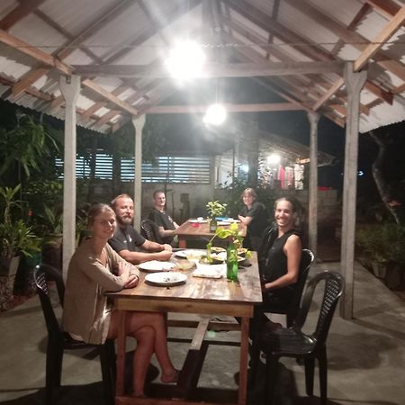 Lake House Homestay Anuradhapura Zewnętrze zdjęcie