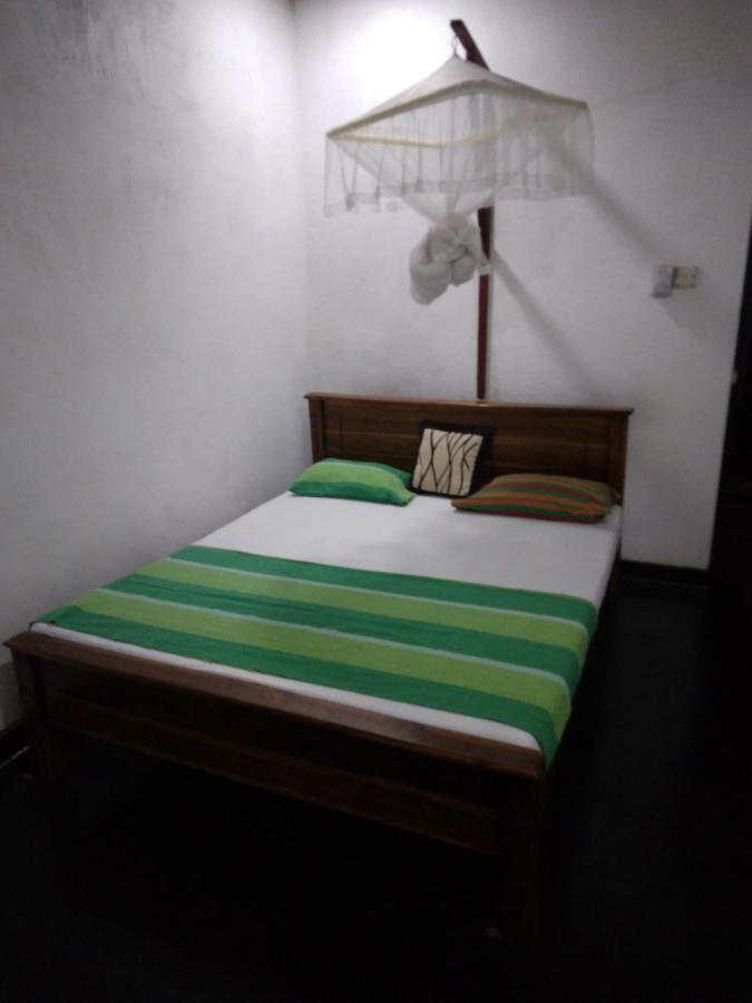 Lake House Homestay Anuradhapura Zewnętrze zdjęcie