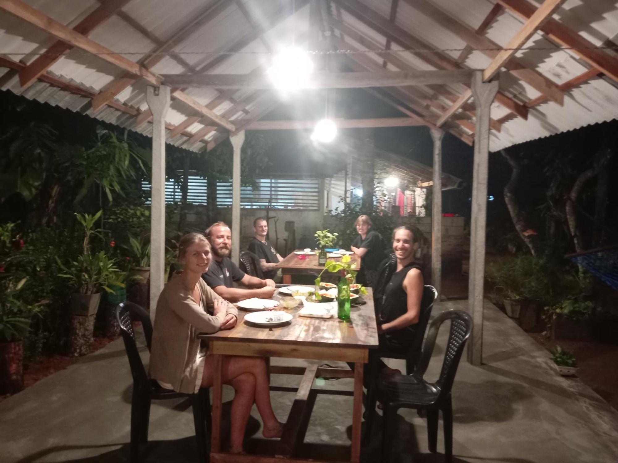 Lake House Homestay Anuradhapura Zewnętrze zdjęcie