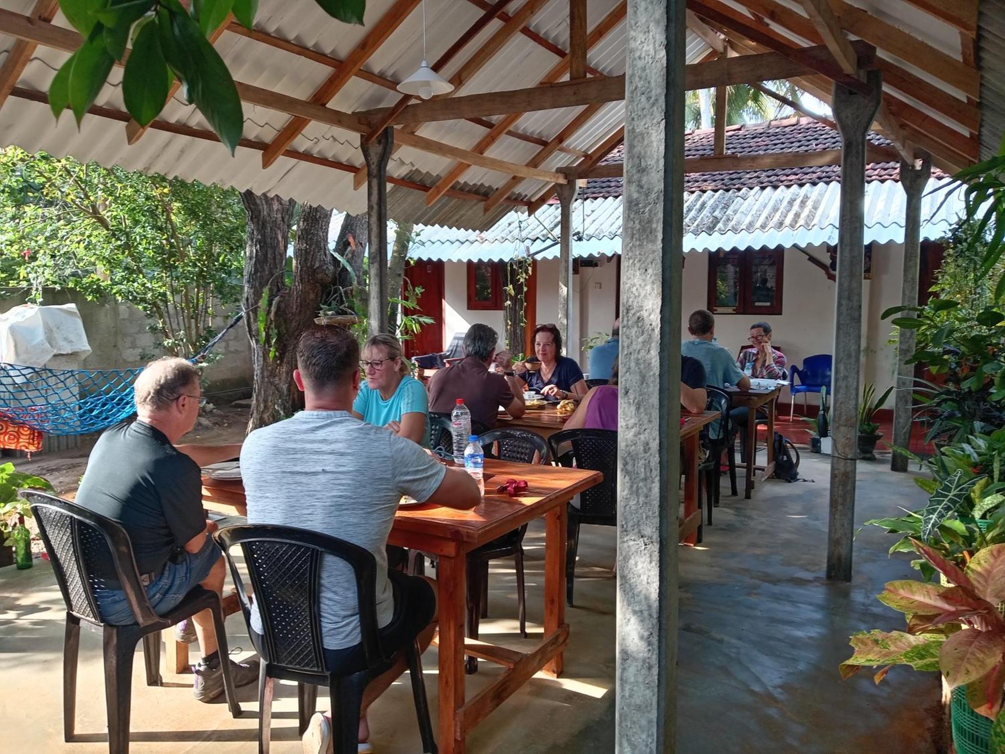 Lake House Homestay Anuradhapura Zewnętrze zdjęcie
