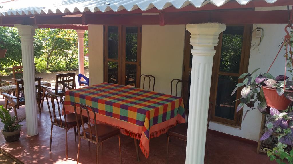 Lake House Homestay Anuradhapura Zewnętrze zdjęcie