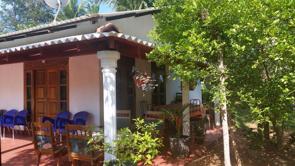 Lake House Homestay Anuradhapura Zewnętrze zdjęcie