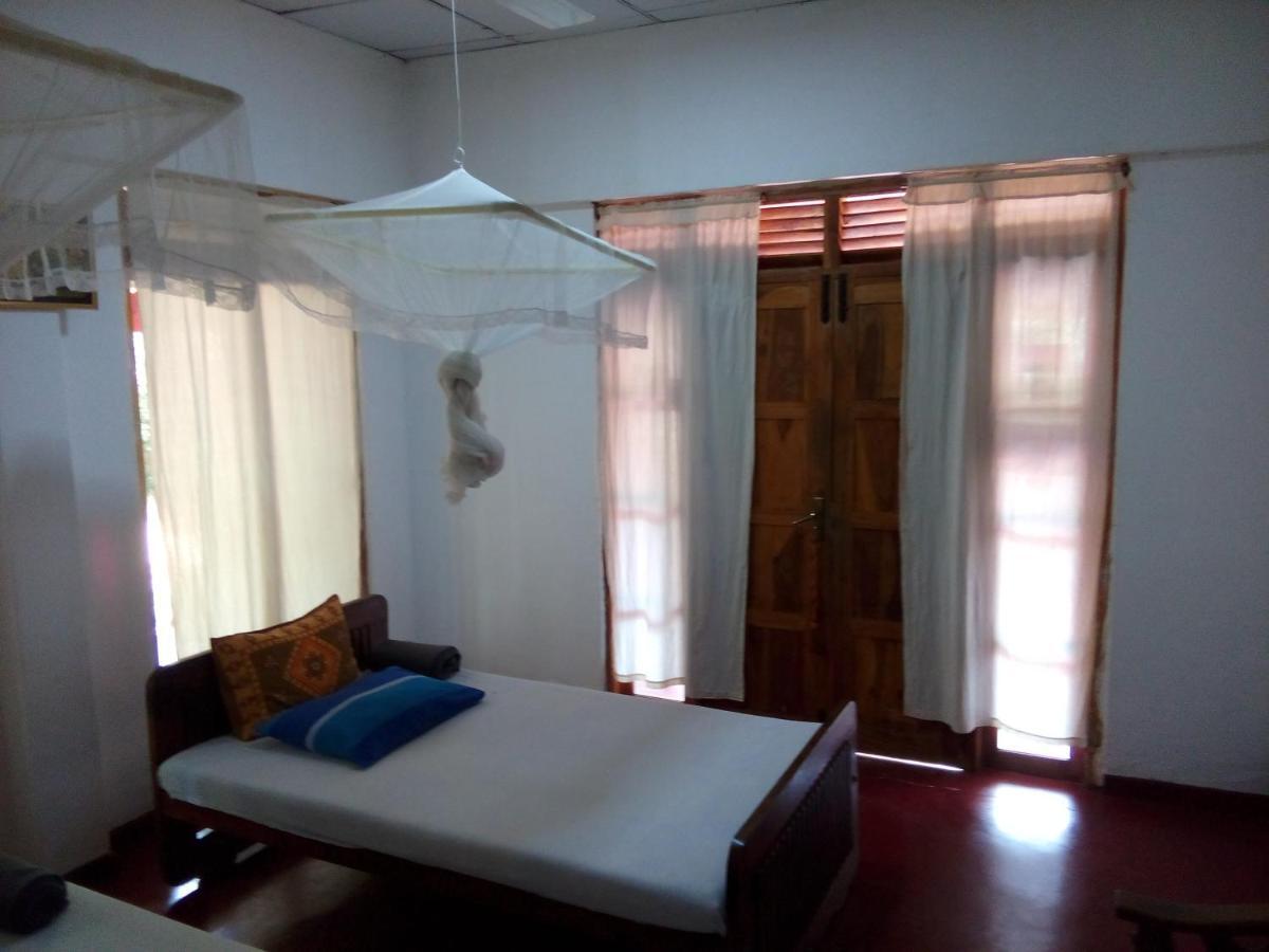 Lake House Homestay Anuradhapura Zewnętrze zdjęcie